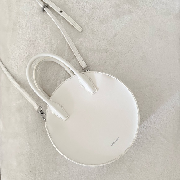 MATT & NAT Vegan White Circle Tote Handbag - Picture 2 of 13